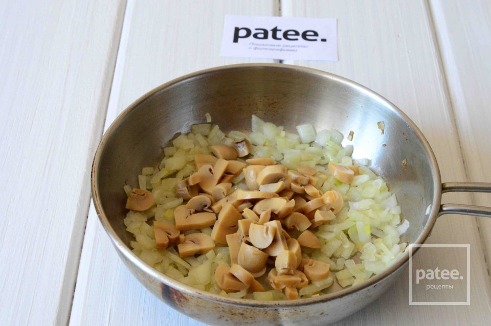 Салат из копченой курицы с шампиньонами и гранатом - Шаг 11