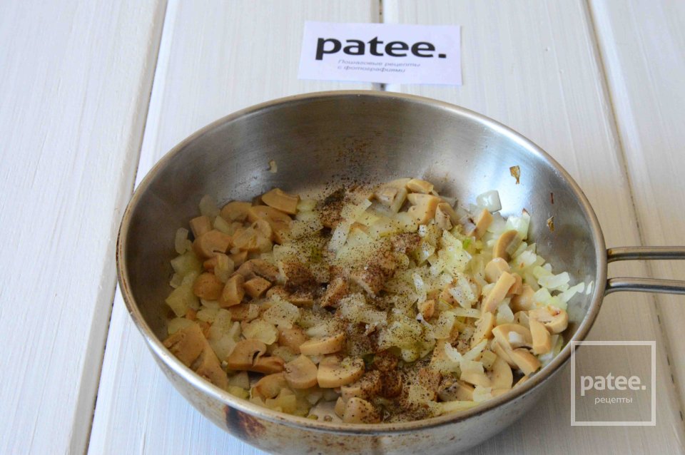 Салат из копченой курицы с шампиньонами и гранатом - Шаг 12