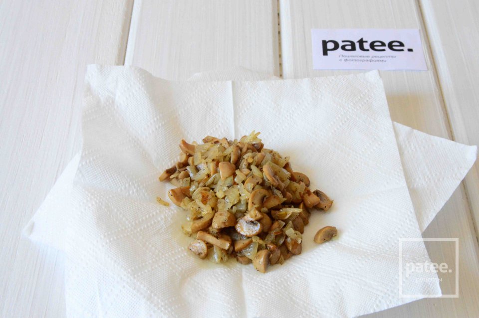 Салат из копченой курицы с шампиньонами и гранатом - Шаг 13