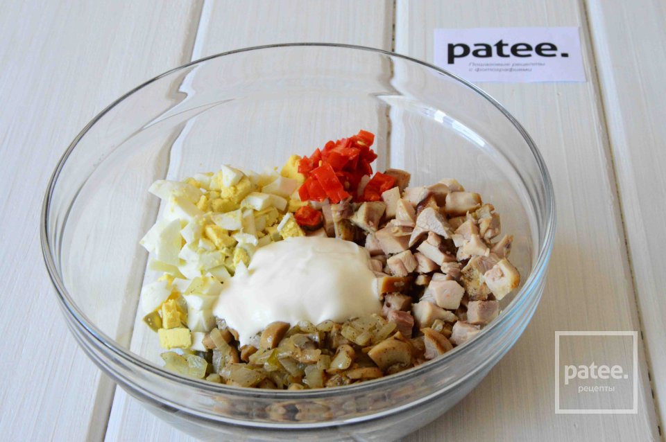 Салат из копченой курицы с шампиньонами и гранатом - Шаг 15