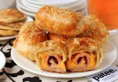 Пирожки из слоёного теста с ветчиной и сыром