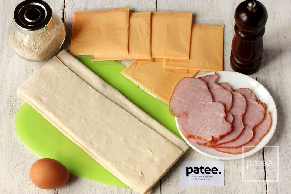 Пирожки из слоёного теста с ветчиной и сыром - Шаг 1