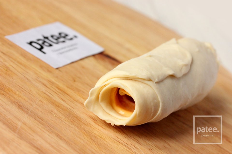 Пирожки из слоёного теста с ветчиной и сыром - Шаг 7