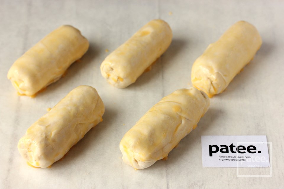 Пирожки из слоёного теста с ветчиной и сыром - Шаг 9