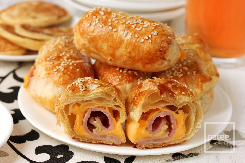 Пирожки из слоёного теста с ветчиной и сыром - Шаг 12