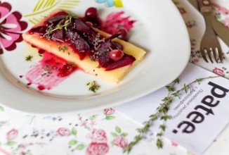 Свекла на поленте с трюфельным маслом и соусом из ягод крыжовника