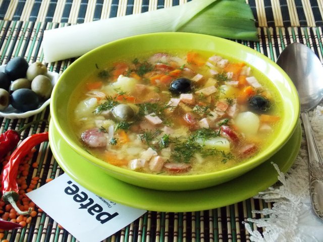 Суп с красной чечевицей и копченостями
