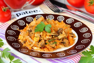 Капуста с грибами и яйцом, тушеная в мультиварке