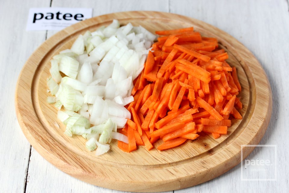 Капуста с грибами и яйцом, тушеная в мультиварке - Шаг 2