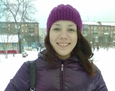 Как выглядит внешне эта девочка ? Она стрёмная ? Какие у неё недостатки / достоинства ?