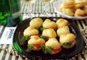 Профитроли с красной икрой