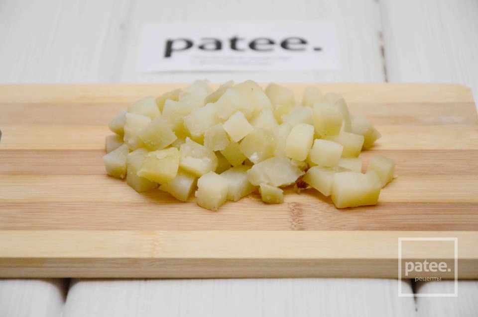 Салат с копчёной сельдью и красной икрой - Шаг 2