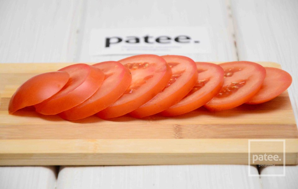 Салат с копчёной сельдью и красной икрой - Шаг 4