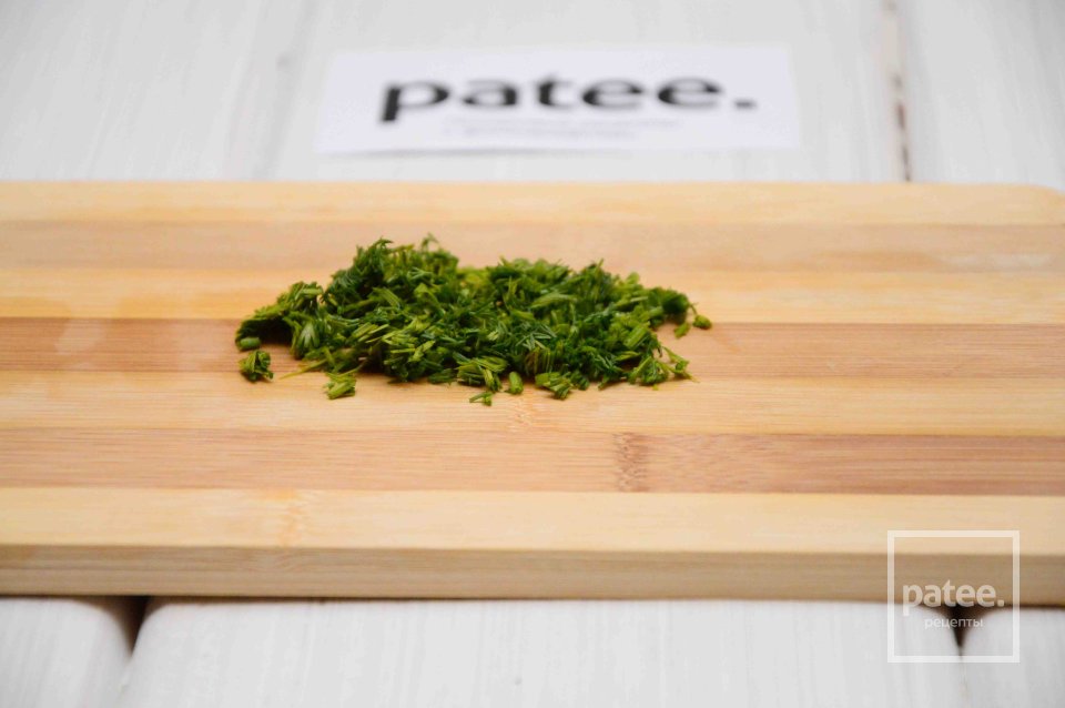 Салат с копчёной сельдью и красной икрой - Шаг 5