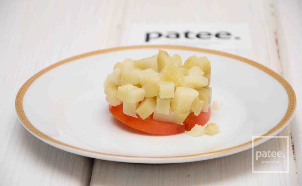 Салат с копчёной сельдью и красной икрой - Шаг 7