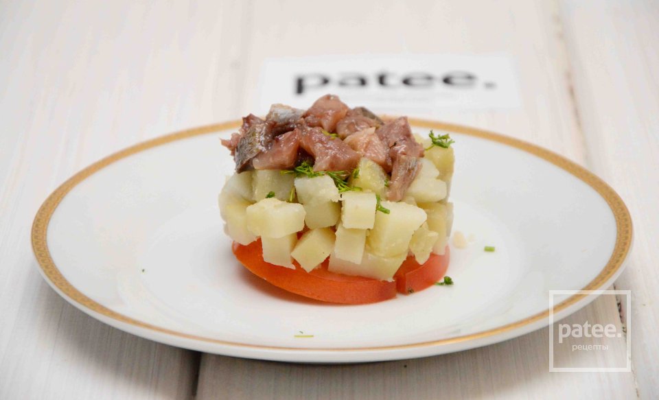 Салат с копчёной сельдью и красной икрой - Шаг 9