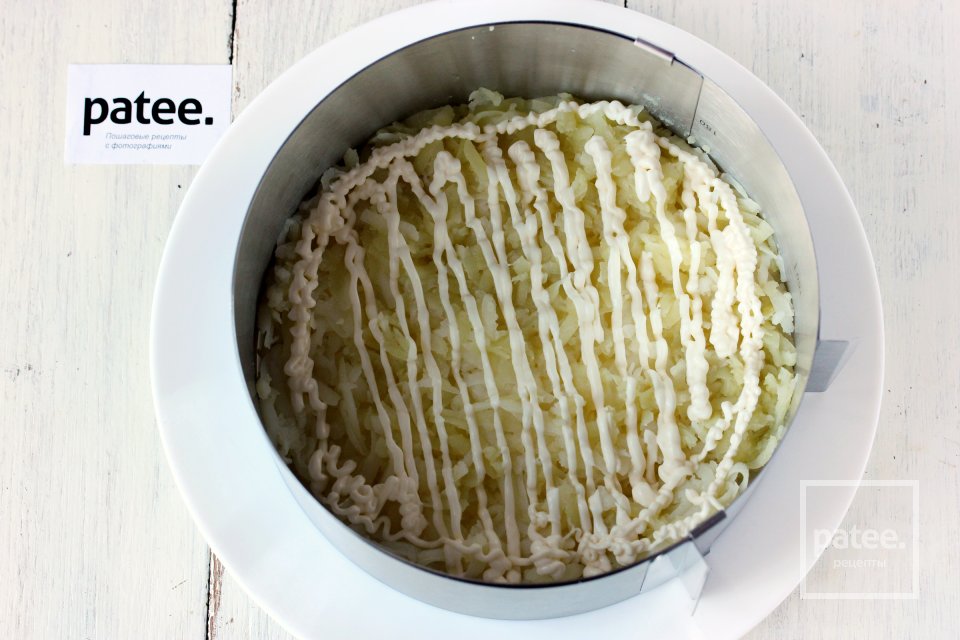 Салат Шуба с морской капустой и сыром - Шаг 4