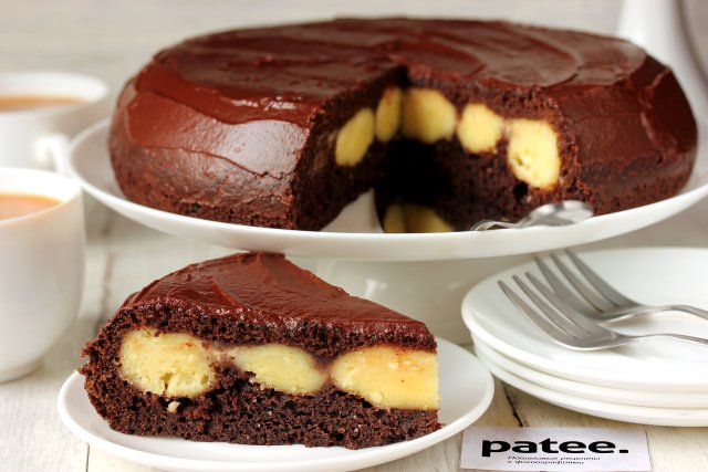 Шоколадный пирог с творожными шариками в мультиварке