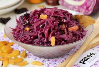 Краснокочанная капуста с изюмом и черносливом в мультиварке