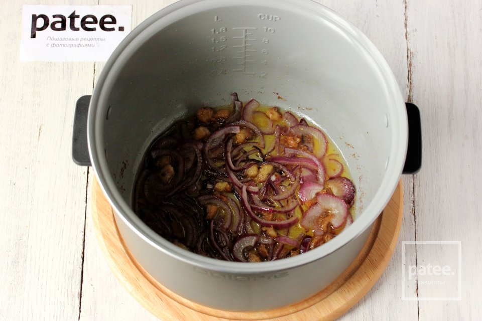 Краснокочанная капуста с изюмом и черносливом в мультиварке - Шаг 7