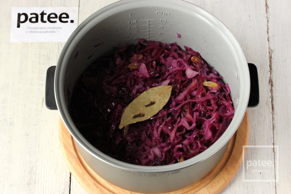 Краснокочанная капуста с изюмом и черносливом в мультиварке - Шаг 11