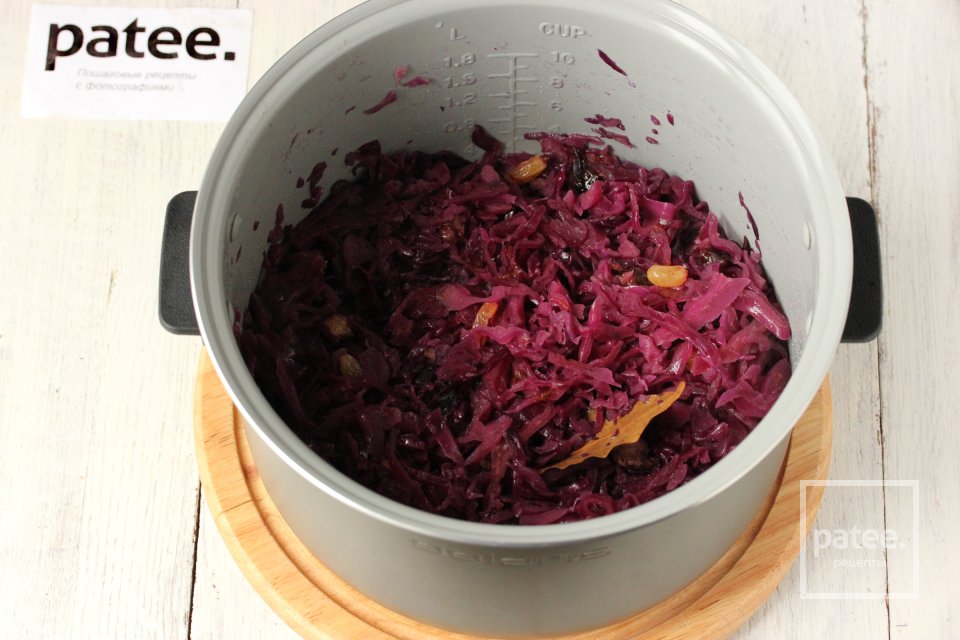 Краснокочанная капуста с изюмом и черносливом в мультиварке - Шаг 12