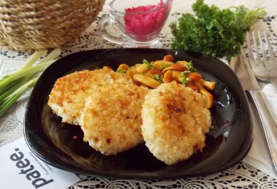 Рецепт Котлеты из тунца с сыром и сметаной