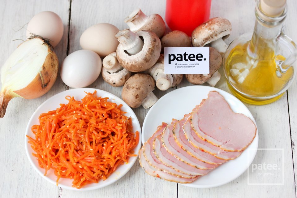 Салат с ветчиной, грибами и корейской морковью Красный дракон - Шаг 1