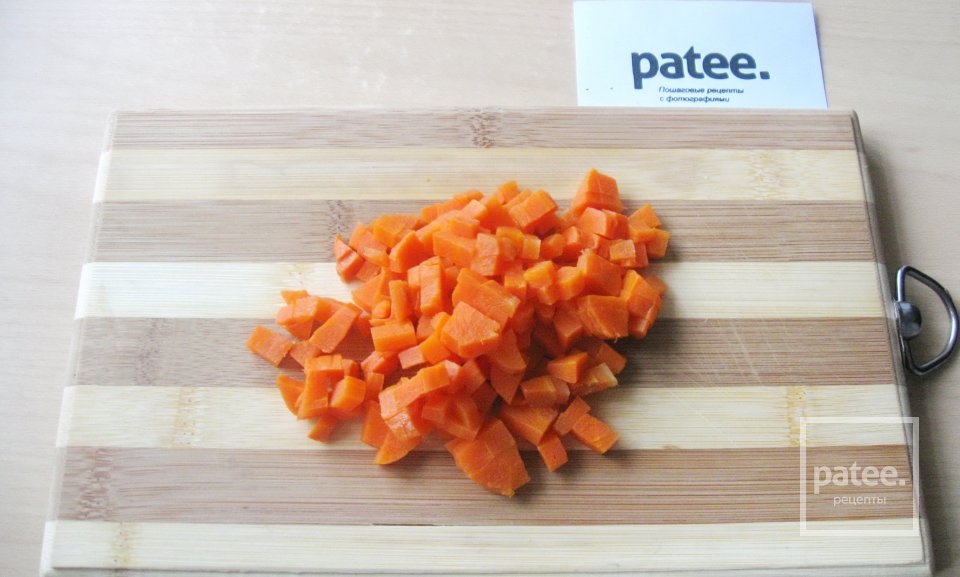 Салат Оливье с телятиной и раковыми шейками - Шаг 2