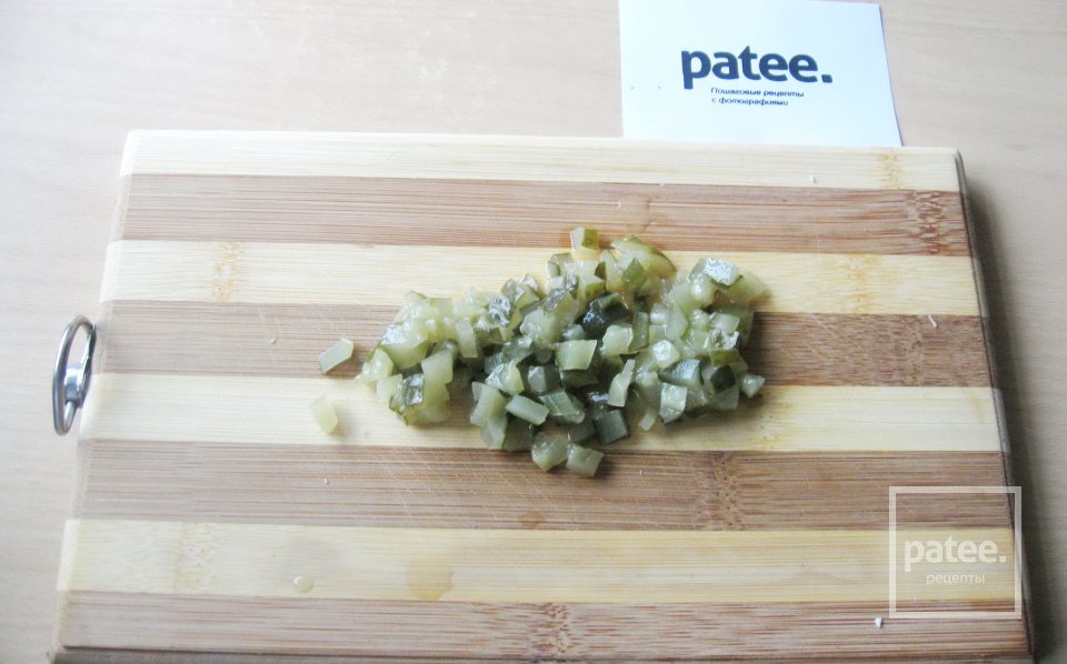 Салат Оливье с телятиной и раковыми шейками - Шаг 6