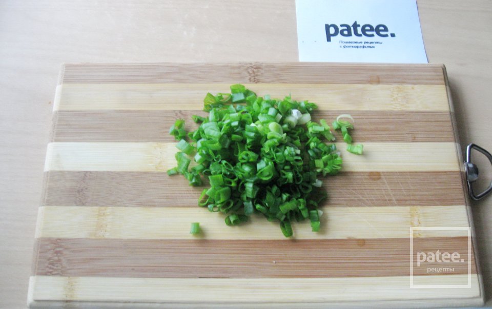 Салат Оливье с телятиной и раковыми шейками - Шаг 7