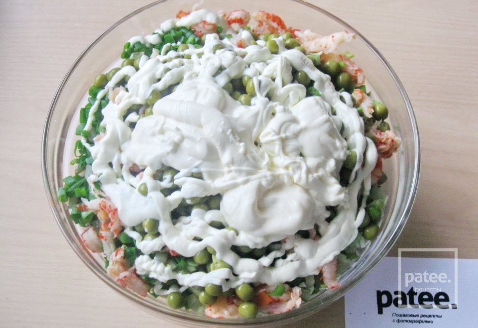 Салат Оливье с телятиной и раковыми шейками - Шаг 10