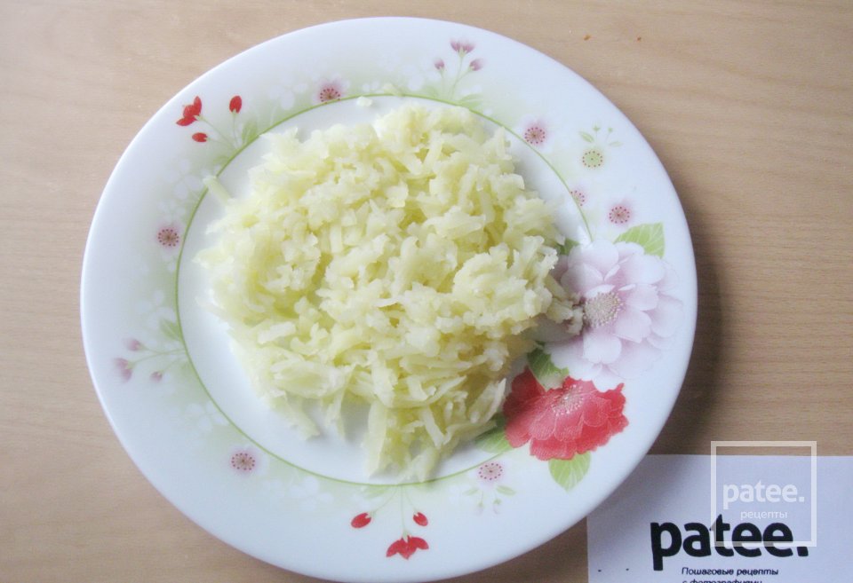 Слоёный салат из печени трески - Шаг 2