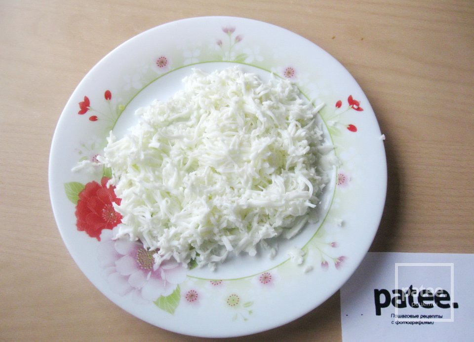 Слоёный салат из печени трески - Шаг 7