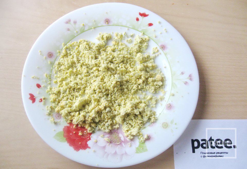 Слоёный салат из печени трески - Шаг 11