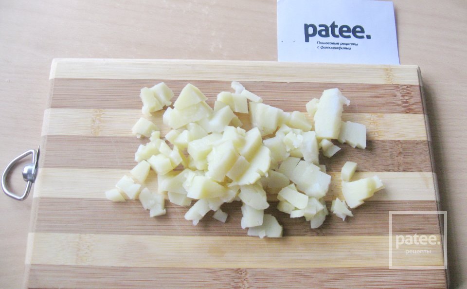 Салат с копченой форелью - Шаг 2