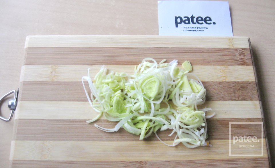 Салат с копченой форелью - Шаг 4