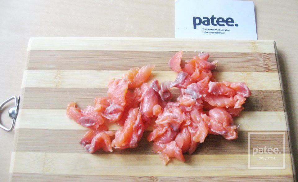 Салат с копченой форелью - Шаг 6