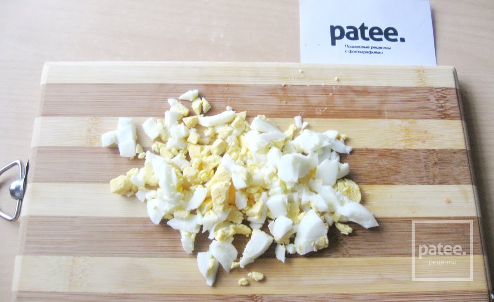 Салат с копченой форелью - Шаг 7