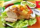 Голень индейки запеченная с овощами