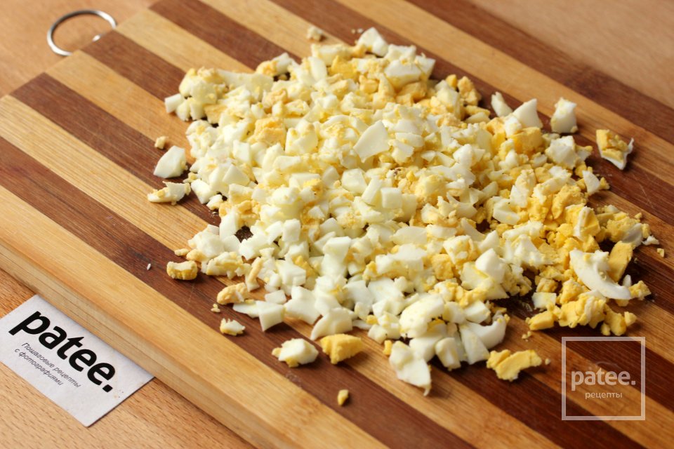 Винегрет с кальмарами и рубленым яйцом - Шаг 5