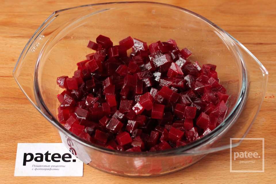 Винегрет с кальмарами и рубленым яйцом - Шаг 6