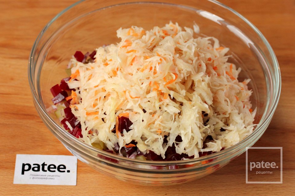 Винегрет с кальмарами и рубленым яйцом - Шаг 7