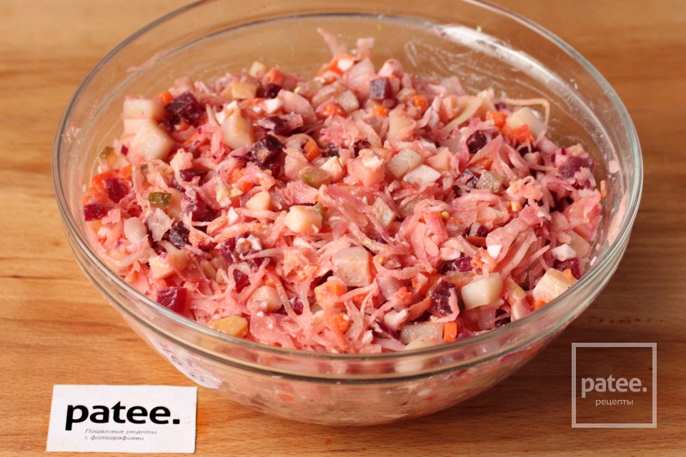 Винегрет с кальмарами и рубленым яйцом - Шаг 10