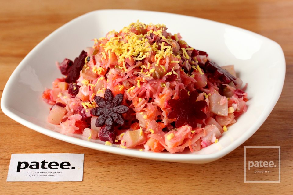 Винегрет с кальмарами и рубленым яйцом - Шаг 11