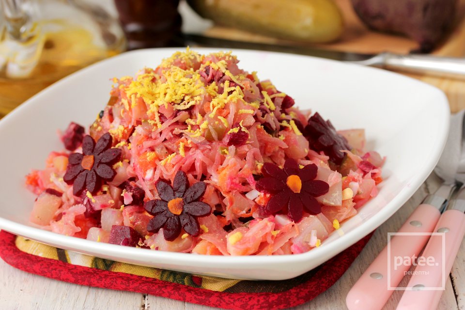 Винегрет с кальмарами и рубленым яйцом - Шаг 12