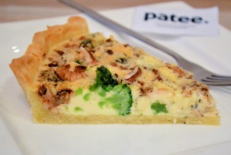 Киш с брокколи, голубым сыром и грецкими орехами