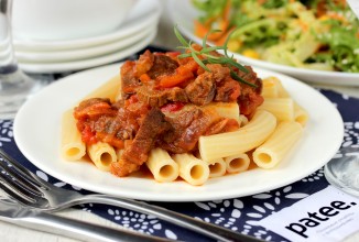 Паста с рагу из утиной грудки