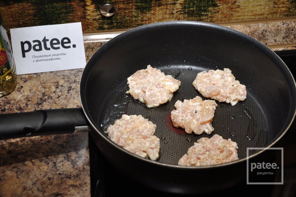 Рубленные куриные котлеты - Шаг 9