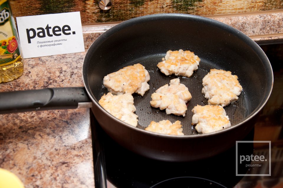 Рубленные куриные котлеты - Шаг 10